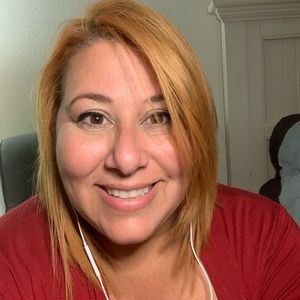 Meet your Posher, Larissa